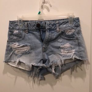 American Eagle Outfitters distresses denim shorts